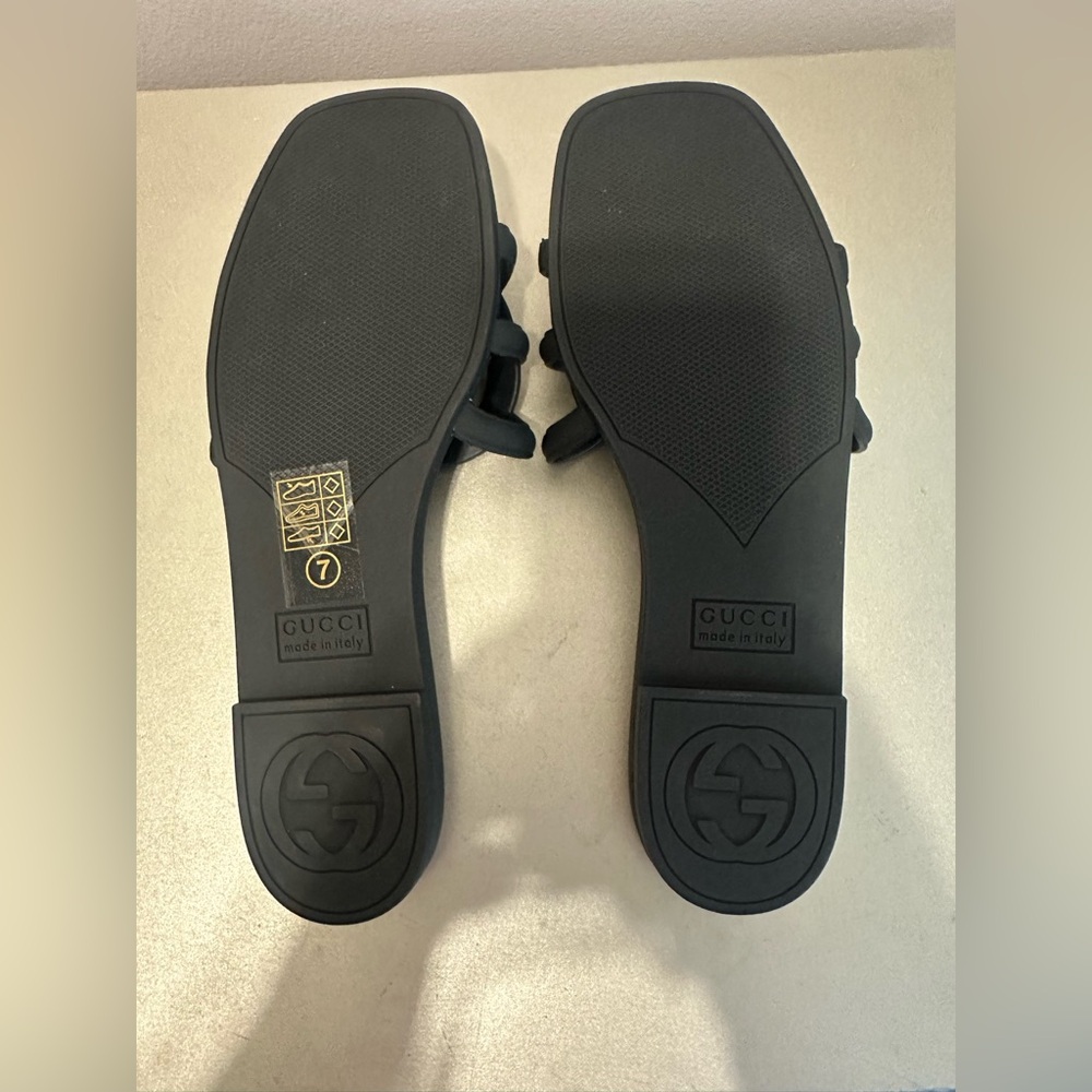 Gucci Women's Interlocking G slide sandal size 7 - Picture 4 of 5
